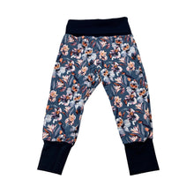 Load image into Gallery viewer, Girls O.A.K WEAR, stretchy floral leggings, EUC, size 0,  