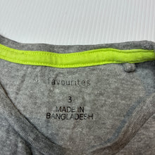 Load image into Gallery viewer, Unisex Favourites, cotton blend long sleeve t-shirt, GUC, size 3,  