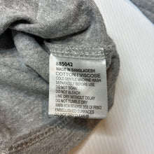 Load image into Gallery viewer, Unisex Favourites, cotton blend long sleeve t-shirt, GUC, size 3,  