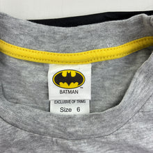 Load image into Gallery viewer, Boys DC Comics, Batman superhero t-shirt, detachable cape, EUC, size 6,  