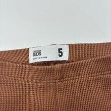 Load image into Gallery viewer, Girls Cotton On, brown cotton blend waffle leggings, elasticated, GUC, size 5,  