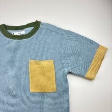 Load image into Gallery viewer, Unisex Target, knitted Australian cotton top, EUC, size 4,