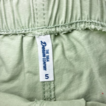 Load image into Gallery viewer, Girls 1964 Denim Co, green stretch cotton shorts elasticated, FUC, size 5,