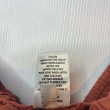 Load image into Gallery viewer, Boys Target, lightweight board shorts elasticated, EUC, size 1,
