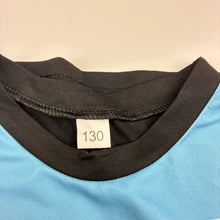 Load image into Gallery viewer, Boys lightweight, Batman t-shirt / top, detachable cape, EUC, size 7,