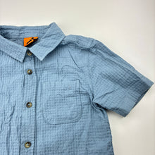 Load image into Gallery viewer, Boys Tilt, textured cotton short sleeve shirt, EUC, size 6,