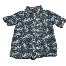 Load image into Gallery viewer, Boys Tilt, lightweight cotton short sleeve shirt, EUC, size 5,
