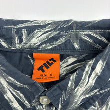 Load image into Gallery viewer, Boys Tilt, lightweight cotton short sleeve shirt, EUC, size 5,