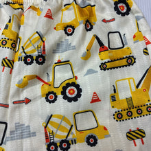 Load image into Gallery viewer, Boys lightweight, shorts, elasticated, diggers, EUC, size 4-5,