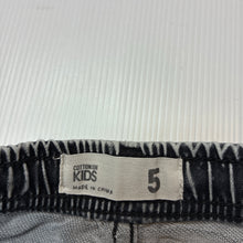 Load image into Gallery viewer, Boys Cotton On, stretch knit denim shorts, elasticated, FUC, size 5,