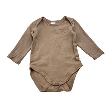 Load image into Gallery viewer, Unisex Baby Berry, cotton bodysuit / romper, GUC, size 00,