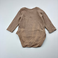 Load image into Gallery viewer, Unisex Baby Berry, cotton bodysuit / romper, GUC, size 00,