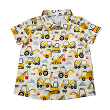 Load image into Gallery viewer, Boys lightweight, short sleeve shirt, diggers, EUC, size 4-5,
