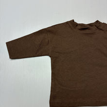 Load image into Gallery viewer, Unisex Dymples, lightweight cotton long sleeve t-shirt, EUC, size 000,