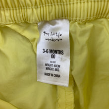 Load image into Gallery viewer, Girls Tiny Little Wonders, yellow cotton shorts, elasticated, FUC, size 00