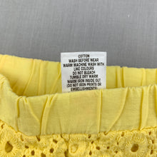 Load image into Gallery viewer, Girls Target, yellow broderie cotton shorts, elasticated, EUC, size 000