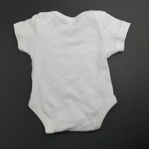 Unisex Baby Berry, white cotton bodysuit / romper, EUC, size 0000