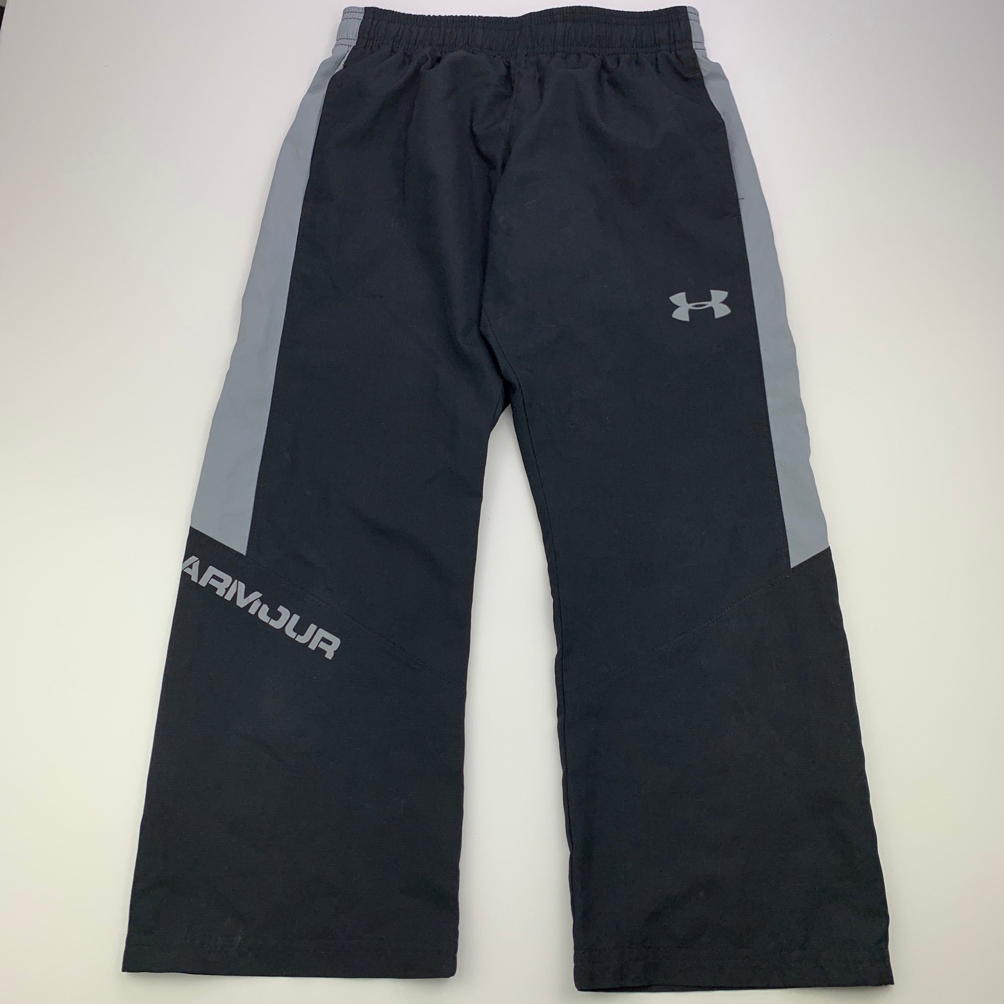 Under Armour, loose fit lightweight track pants, elasticated, Inside leg:  51.5cm, FUC, size 6-7, – DaisyChainClothing