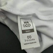 Load image into Gallery viewer, unisex Kids &amp; Co, white cotton singlet top, EUC, size 00,  