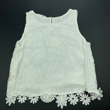Load image into Gallery viewer, Girls H&amp;M, cream floral lace top, EUC, size 1,  
