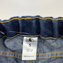 Load image into Gallery viewer, Boys H&amp;T, dark denim jean shorts, adjustable, EUC, size 5,  