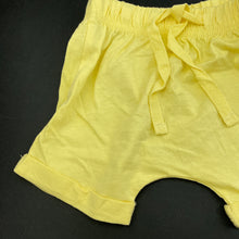 Load image into Gallery viewer, unisex Baby Berry, yellow cotton shorts, elasticated, EUC, size 000,  