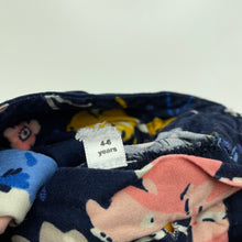 Load image into Gallery viewer, Girls Kiddo Panti, navy floral cotton overalls dress, wash fade, FUC, size 4-6, L: 58cm