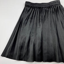 Load image into Gallery viewer, Girls Target, black pleated skirt, elasticated, L: 39cm, FUC, size 7,  