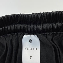 Load image into Gallery viewer, Girls Target, black pleated skirt, elasticated, L: 39cm, FUC, size 7,  