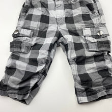 Load image into Gallery viewer, Boys H&amp;M, checked cotton long cargo shorts, adjustable, Inside leg: 20cm, GUC, size 4,  