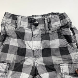 Boys H&M, checked cotton long cargo shorts, adjustable, Inside leg: 20cm, GUC, size 4,  