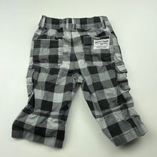 Load image into Gallery viewer, Boys H&amp;M, checked cotton long cargo shorts, adjustable, Inside leg: 20cm, GUC, size 4,  