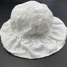 Load image into Gallery viewer, Girls Target, lined broderie cotton hat, EUC, size 1-2,  
