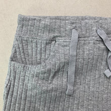 Load image into Gallery viewer, unisex Baby Berry, grey ribbed shorts, elasticated, EUC, size 00,  