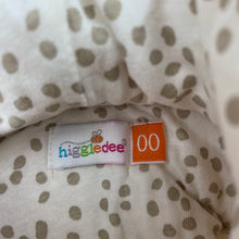 Load image into Gallery viewer, unisex Higgledee, cream fleece hooded sweater / top, GUC, size 00,  