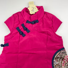 Load image into Gallery viewer, Girls XIAO TONG MU, wadded sleeveless winter top, L: 48cm, armpit to armpit: 32cm, NEW, size 6,  