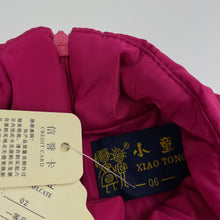 Load image into Gallery viewer, Girls XIAO TONG MU, wadded sleeveless winter top, L: 48cm, armpit to armpit: 32cm, NEW, size 6,  