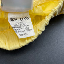 Load image into Gallery viewer, unisex Baby World, yellow cotton shorts, elasticated, EUC, size 0000,  