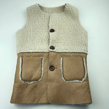 Load image into Gallery viewer, Girls DOTOLY, faux sheepskin vest / sleeveless jacket, L: 51cm, armpit to armpit: 36cm, EUC, size 5-7,  