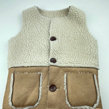 Load image into Gallery viewer, Girls DOTOLY, faux sheepskin vest / sleeveless jacket, L: 51cm, armpit to armpit: 36cm, EUC, size 5-7,  