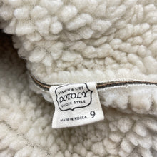 Load image into Gallery viewer, Girls DOTOLY, faux sheepskin vest / sleeveless jacket, L: 51cm, armpit to armpit: 36cm, EUC, size 5-7,  