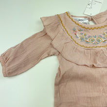 Load image into Gallery viewer, Girls Baby Baby, embroidered lightweight crinkle cotton romper, NEW, size 00,  