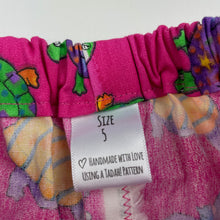 Load image into Gallery viewer, Girls Handmade, cotton skirt, elasticated, turtles, L: 39.5cm, EUC, size 5,  