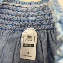 Load image into Gallery viewer, Girls Kids &amp; Co, chambray cotton skirt, elasticated, L: 27cm, FUC, size 5,  