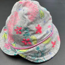 Load image into Gallery viewer, Girls Bonds, reversible pink / floral hat, EUC, size 00-0,  