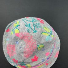 Load image into Gallery viewer, Girls Bonds, reversible pink / floral hat, EUC, size 00-0,  