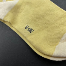 Load image into Gallery viewer, Boys yellow, socks, panda, size 5-10, EUC, size 3-5,  