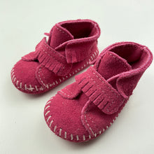 Load image into Gallery viewer, Girls Minne Tonka, pink suede baby shoes, size 1-2, EUC, size 00-0,  