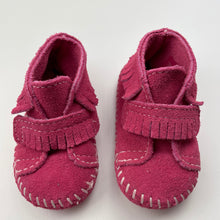 Load image into Gallery viewer, Girls Minne Tonka, pink suede baby shoes, size 1-2, EUC, size 00-0,  