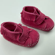 Load image into Gallery viewer, Girls Minne Tonka, pink suede baby shoes, size 1-2, EUC, size 00-0,  